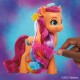 Hasbro Una Nuova Genarazione, Sunny Capelli Arcobaleno, pony arancione da 15 cm con treccia arcobaleno e 17 accessori F17945L0