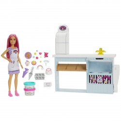 Mattel Pasticceria Playset con Bambola e Postazione da Pasticceria Bambola da 30 cm Oltre 20 Accessori per Dolci ...